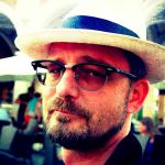 Portrait, beschnitten: Lomografie-Effekt, da kontrastlos bei Dämmerung aufgenommen